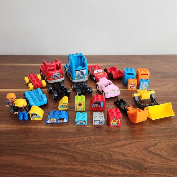 Lego Duplo Lot of 24 Pieces Construction Vehicles Garbage Cans Cars People - Picture 1 of 7